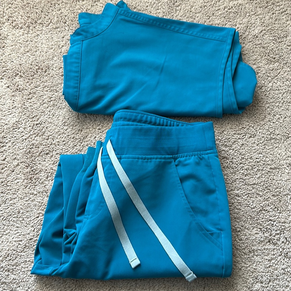 Figs Pacific Blue Rafaela top and Zamora joggers